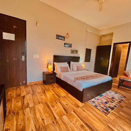 Pearl Grand Boutique Cottage In Omaxe Anandam Vrindavan - #Premium Ac Rooms With Balcony #Big Parking #Lift #Garden #Peaceful Area #Near Prem Mandir #Property Of The Year #Most Awarded Exterior foto