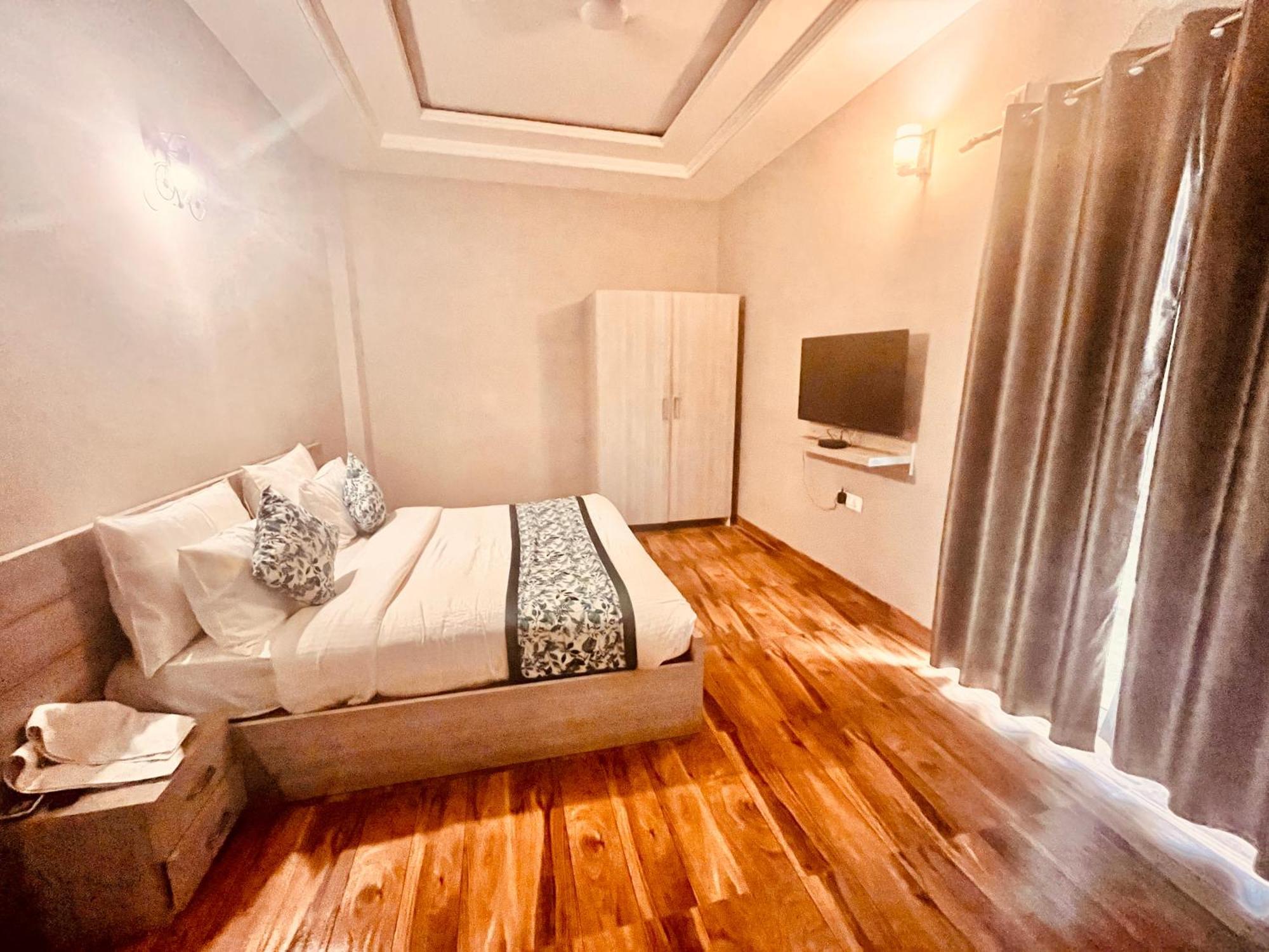 Pearl Grand Boutique Cottage In Omaxe Anandam Vrindavan - #Premium Ac Rooms With Balcony #Big Parking #Lift #Garden #Peaceful Area #Near Prem Mandir #Property Of The Year #Most Awarded Exterior foto