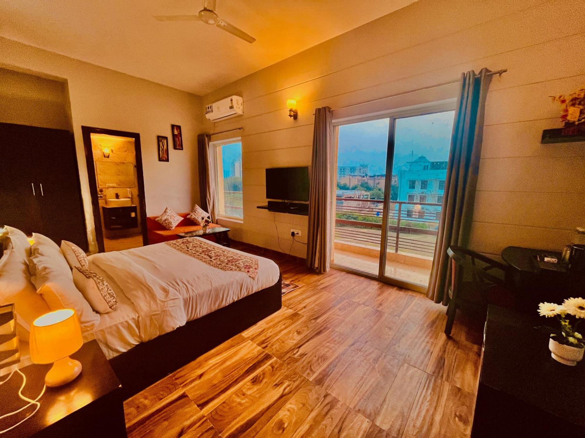 Pearl Grand Boutique Cottage In Omaxe Anandam Vrindavan - #Premium Ac Rooms With Balcony #Big Parking #Lift #Garden #Peaceful Area #Near Prem Mandir #Property Of The Year #Most Awarded Exterior foto