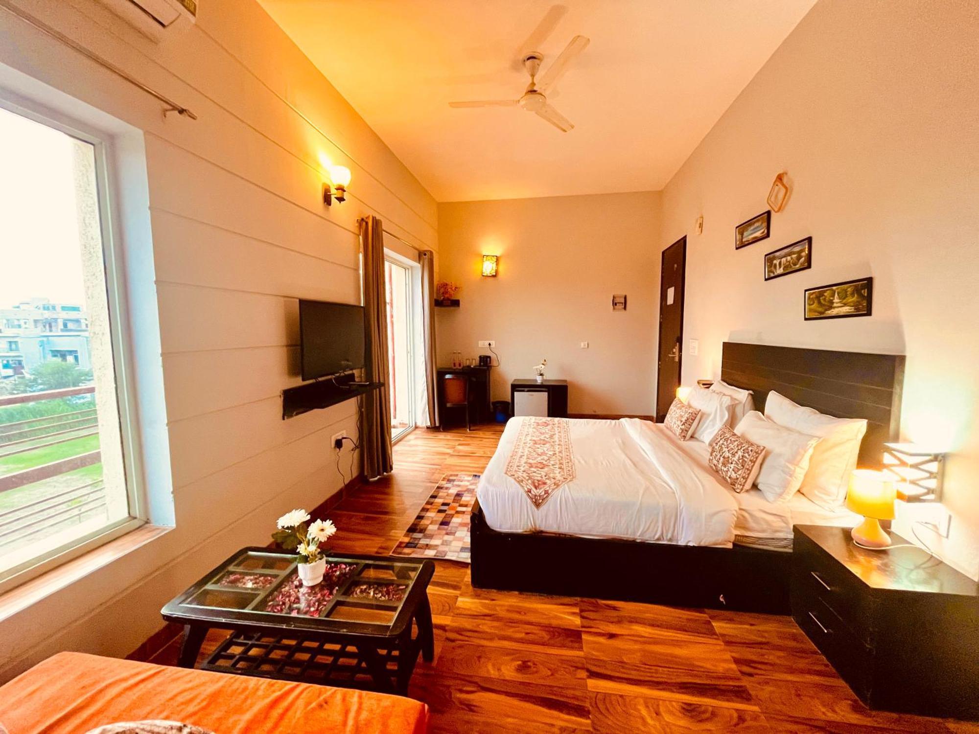 Pearl Grand Boutique Cottage In Omaxe Anandam Vrindavan - #Premium Ac Rooms With Balcony #Big Parking #Lift #Garden #Peaceful Area #Near Prem Mandir #Property Of The Year #Most Awarded Exterior foto